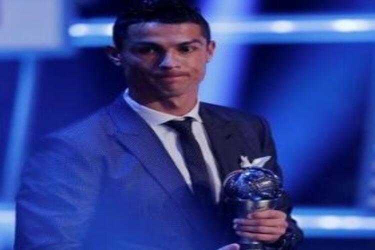 ในปี 2021 คริสเตียโน โรนัลโดได้รับรางวัล The Best FIFA Men’s Player